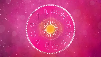  Astrologiekreis mit 12 Sternzeichensymbolen auf einem wunderschönen bunten Sternenhimmel-Hintergrund.  - Foto: sudarat bunloet/iStock