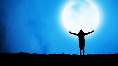 Wer nach dem Mond lebt, ist glücklich und lebt länger - Foto: iStock