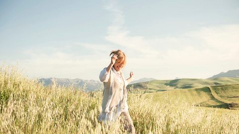 Das Neumond-Horoskop im November 2021: Ihr Weg zu jahrelangem Glück - Foto: Artikelbild und Social Media: WillSelarep/iStock