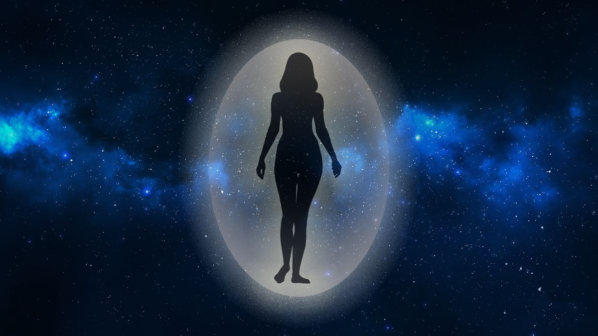 Eine stehende weibliche Silhouette, umgeben von einer weißen Aura.