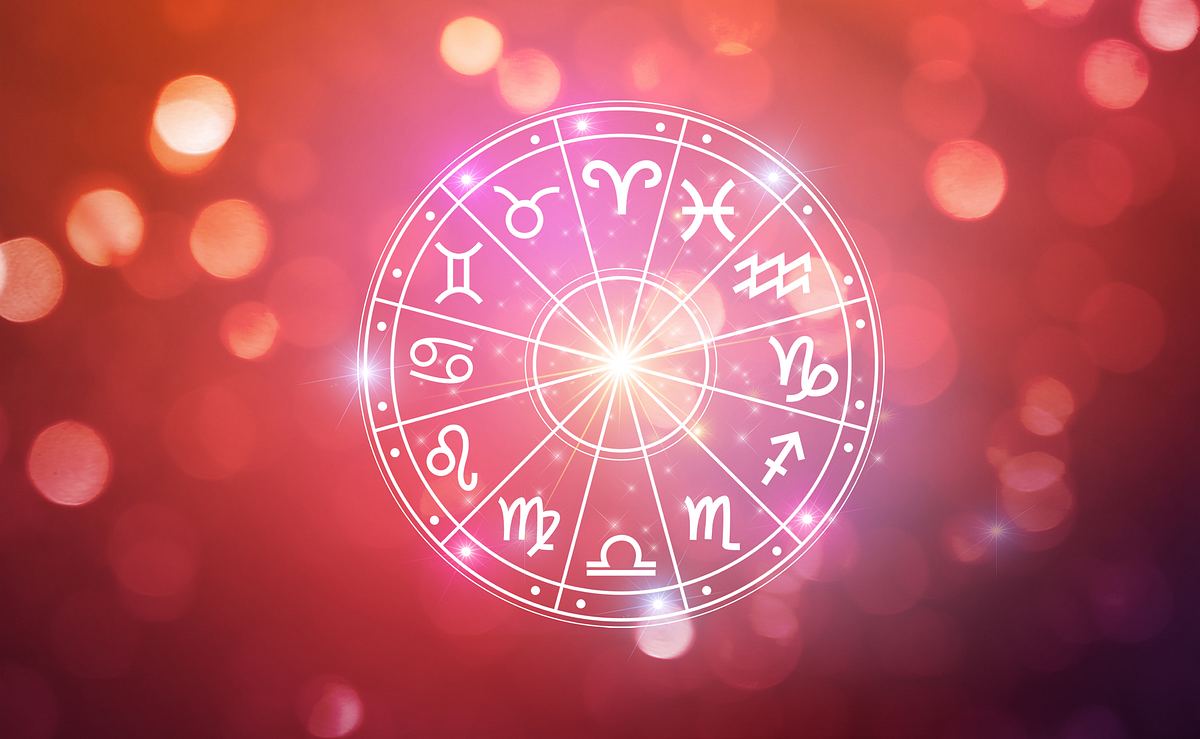 Astrologischer Kreis vor einem rosaroten Hintergrund