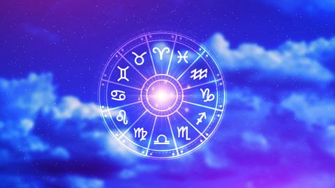 Ein Sternzeichen Kreis vor einem Wolkenhimmel - Foto: rawintanpin / AdobeStock 