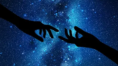Das Traumpartner-Horoskop ab 13.März 2023 für alle Sternzeichen - Foto: arvitalya/iStock