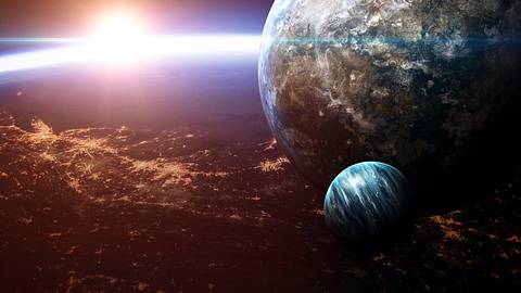 Planeten stehen über der Erde - Foto: forplayday / iStock