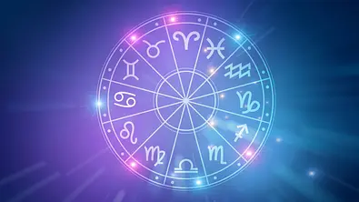 Diese 3 Sternzeichen haben dank Jupiter und Uranus ab dem 20.04.24 ein perfektes Wochenende!  - Foto: sarayut / istock
