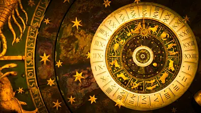 Diese 3 Sternzeichen starten ab dem 22.07.24 mit einem perfekten Wochenende in die Krebs-Saison  - Foto: Perseomed / iStock