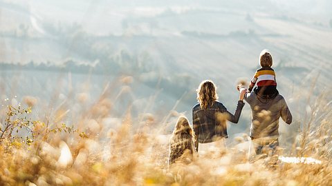 Venus im Krebs: Mehr Glück für Ihre Familie - ab 2. Juni! - Foto: iStock/skynesher und Fotolia/cidepix