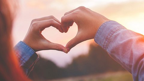 geheiimes liebesschicksal start - Foto: iStock