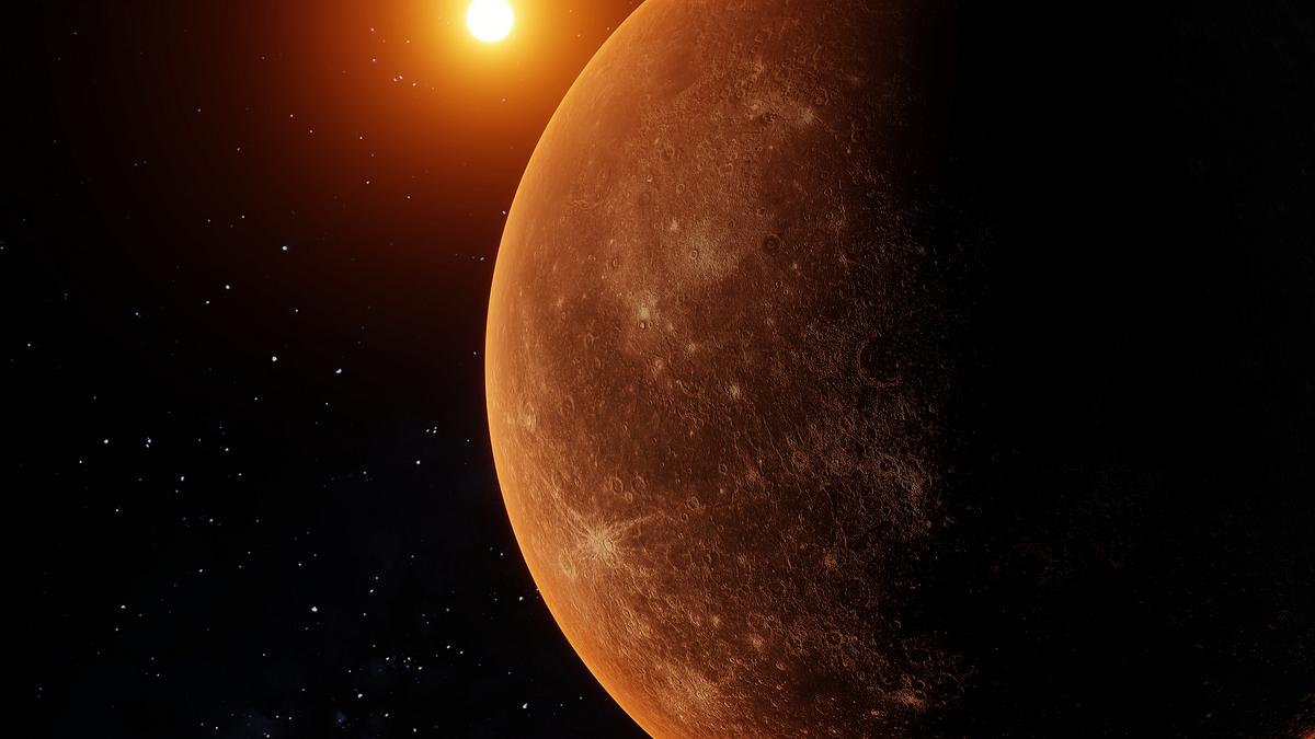 Planet Merkur wird von der Sonne angestrahlt