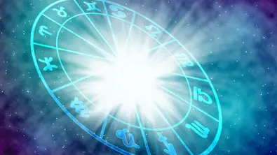 Ein strahlendes Licht in einem Horoskop-Kreis - Foto: saiyood/iStock