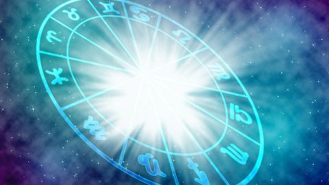 Ein strahlendes Licht in einem Horoskop-Kreis - Foto: saiyood/iStock