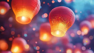 Leuchtende Wunsch-Laternen fliegen in den Himmel - Foto: mangolovemom / AdobeStock