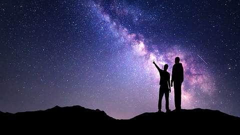 Lebensfreude-Horoskop: Wie die Sternzeichen Einsamkeit überwinden - Foto: iStock/ den-belitsky