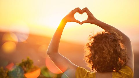 Das Horoskop zur Sommersonnenwende am 21. Juni 2023 - Foto: iStock/PeopleImages