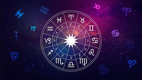 Das Horoskop für das Wochenende ab 20. Mai 2023 - Foto: WhataWin/iStock