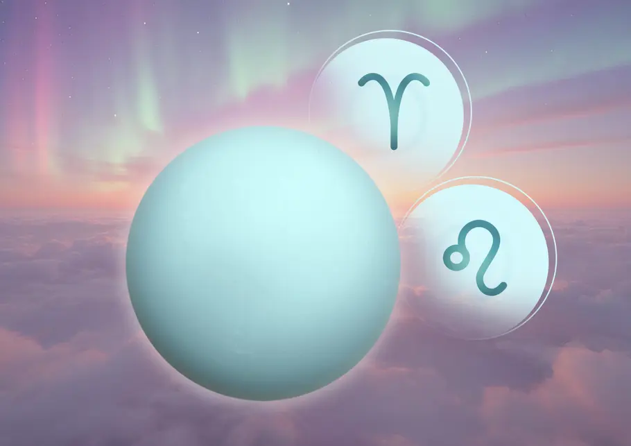 Planet Uranus vor einer Wolkenwild mit den Symbolen für die Sternzeichen Widder und Löwe