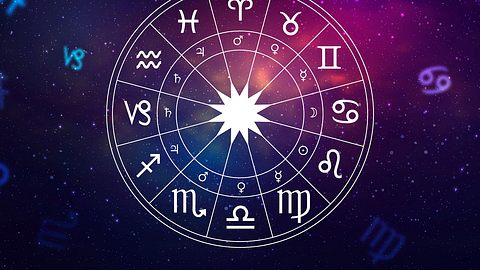 Sternzeichen-Radix mit Sternzeichensymbolen auf buntem Hintergrund - Foto: WhataWin/iStock