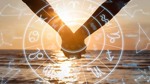 Das Schutz-Horoskop ab dem 10.06.2024: So bewahren Sie Ihr Liebesglück! - Foto: AndreyPopov / iStock