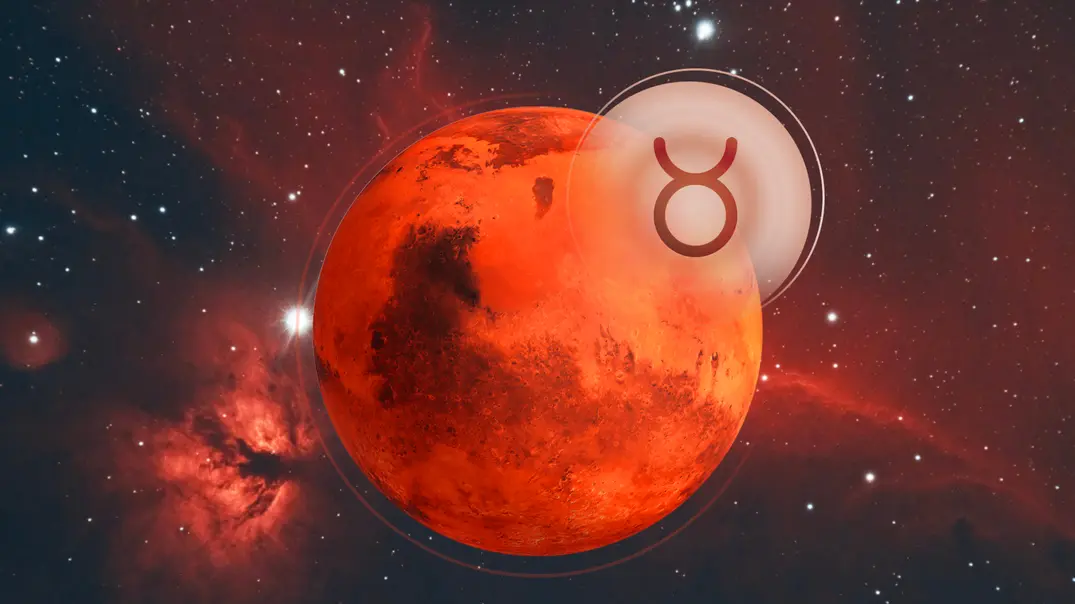 Planet Mars umgeben von einer roten, funkelnden Galaxie - Foto: Astrowoche.de & iStock (CHIARI_VFX + Franco Tognarini)
