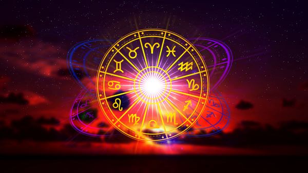 Sternzeichen im orangenen Horoskopkreis  - Foto: rawintanpin/iStock
