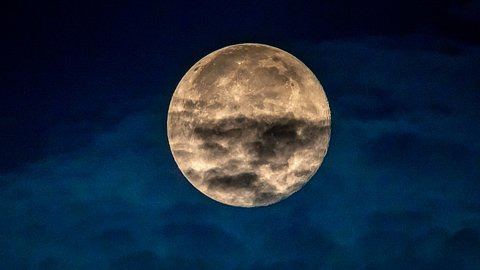 Das magische Mond-Mantra für die Woche vom 27. März bis 2. April 2023 - Foto: GDMatt66/iStock