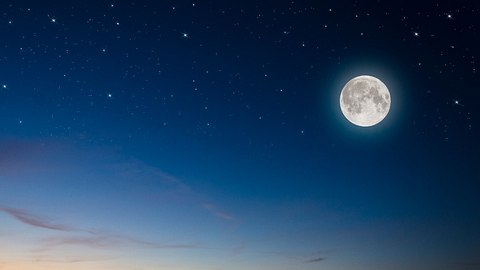 Vollmond über Bergen - Foto: iStock/klagyivik