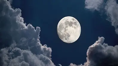 Vollmond-Horoskop: Wie der Mond Ihre Seele glücklich macht - Foto: iStock/Anson_iStock und Fotolia/cidepix