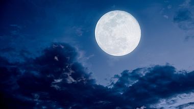 Mondmantra Nachthimmel - Foto: Anson_iStock/iStock