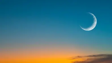 Neumond im Februar 2023 - Foto: AlxeyPnferov / iStock