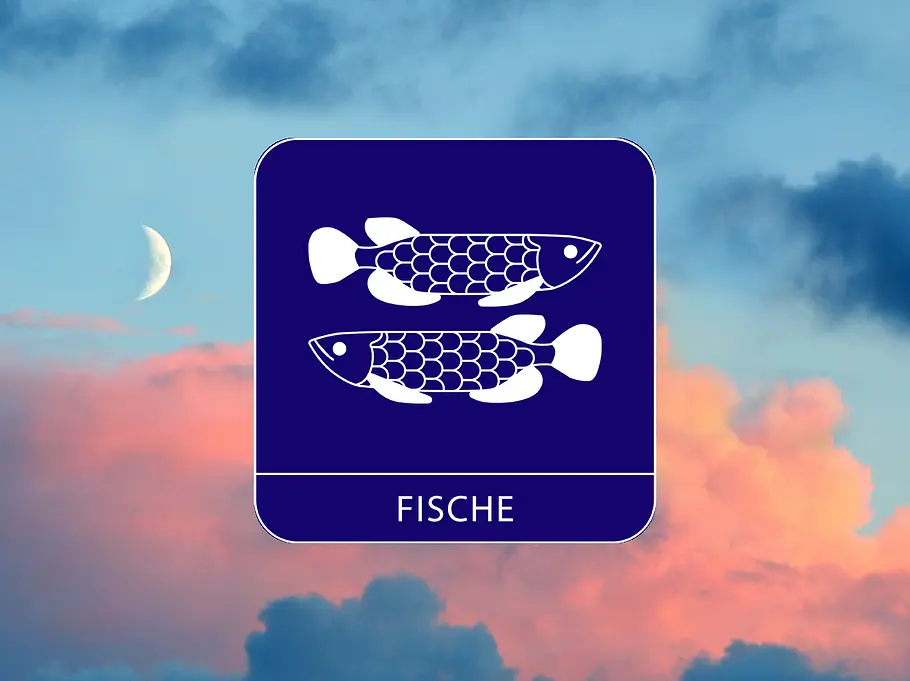 Sternzeichen Symbol Fische vor einem Himmel mit schmaler Mondsichel