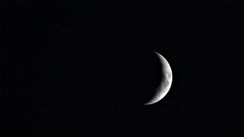 Neumond im Januar 2021 - Foto: istock/andráspleskó