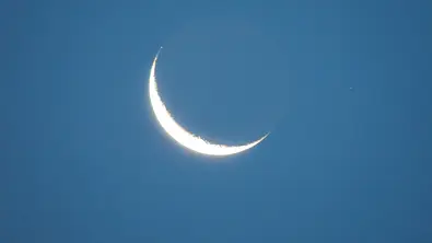 3 Sternzeichen bringt der Neumond Glück - Foto: Caíque de Abreu/iStock