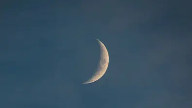3 Sternzeichen bringt der Neumond im Mai 2022 viel Gutes - Foto: Joe Sanzere / iStock