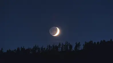 Neumond im November 2021 - Foto: shaunl/iStock