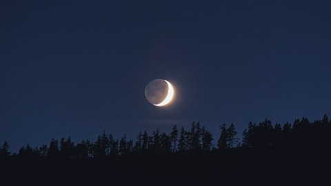 Neumond im November 2021 - Foto: shaunl/iStock