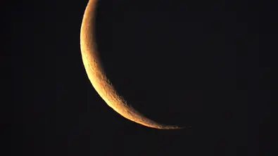 Neumond im November 2022 - Foto: gece33 / iStock