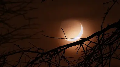 Neumond im Oktober 2023 - Foto: ManuelHuss/iStock