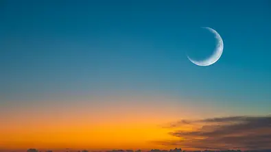 3 Sternzeichen bringt der Neumond im September Erfolg - Foto: AlxeyPnferov/iStock