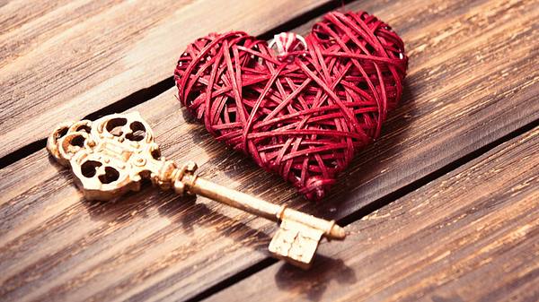 Die 12 Schlüssel für mehr Glück in der Liebe - Foto: iStock/Massonstock