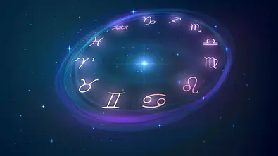 Sternzeichenkreis am Sternenhimmel - Foto: iStock/Lidiia Moor