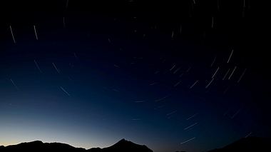 Nachtimmel mit Sternen - Foto: Getty Images/Samuel de Roman
