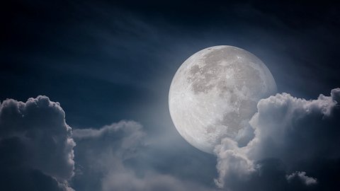 Vollmond-Horoskop: Das großartige Geschenk des Schütze-Vollmonds am 14. Juni 2022 - Foto: Collage mit iStock/kdshutterman und Astrowoche.de