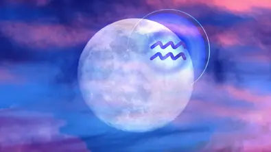 Der Vollmond und das Wassermann Symbol am Himmel - Foto: Astrowoche.de (Lena Matrosova) & iStock (Mexitographer)