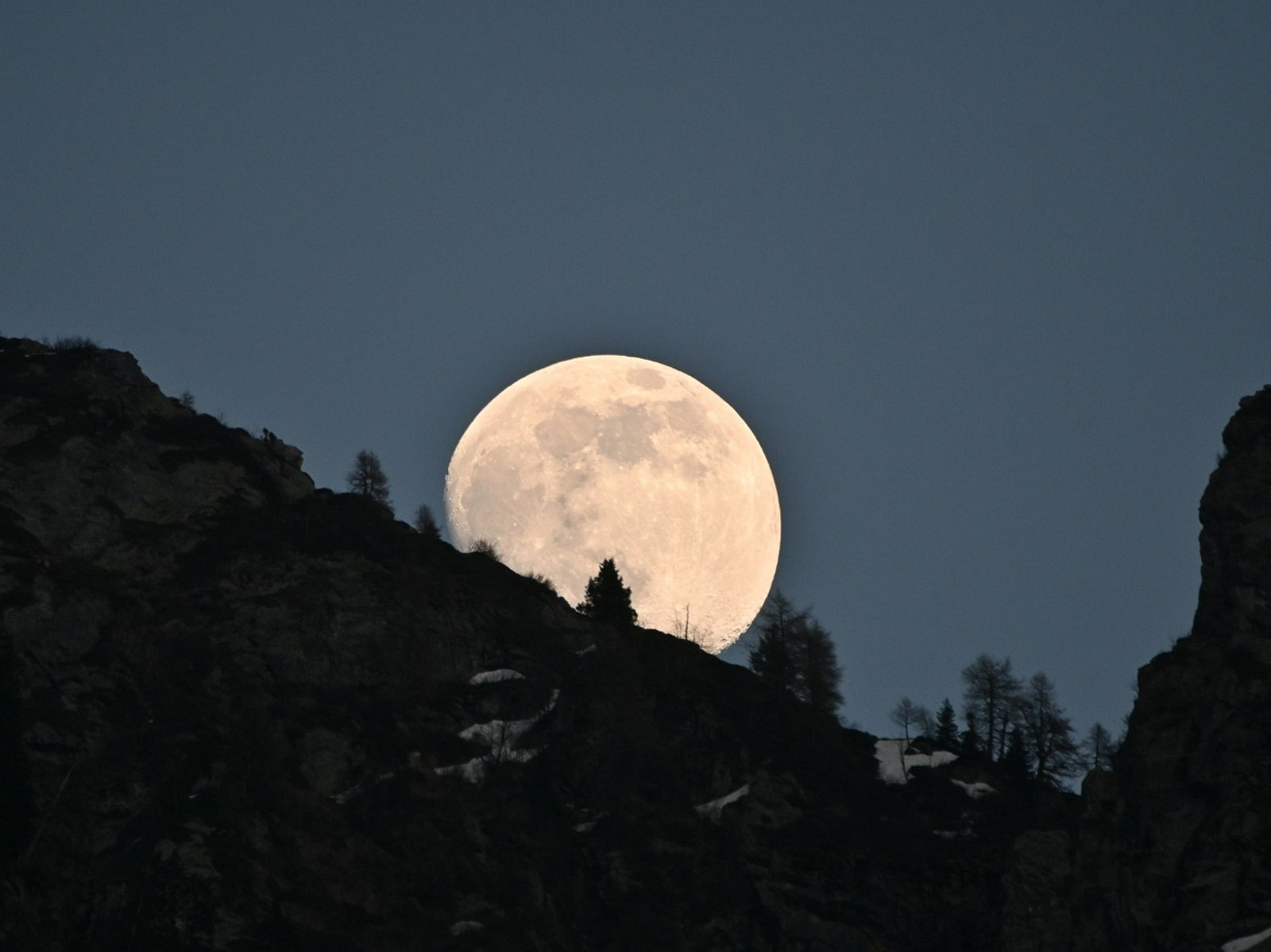 Vollmond im Januar 2022 So emotional wird der Wolfsmond Astrowoche