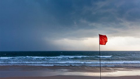 Die Merkur-Warnung: Das sind die größten Fallen für Ihr Geld! - Foto: iStock/f9photos