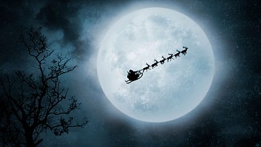 Das Weihnachtsmond-Horoskop: Jetzt kommt das große Glück - Foto: iStock/ VladGans und iStock/ cidepix